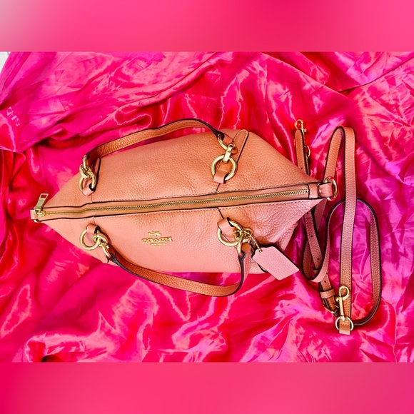 Used coach crossbody. Super cute, soft leather, some normal wear and tear - Picture 5 of 6